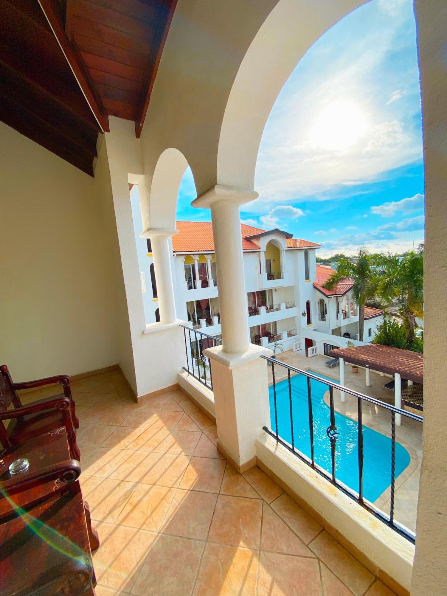 Hotel West Bay Colonial ภายนอก รูปภาพ